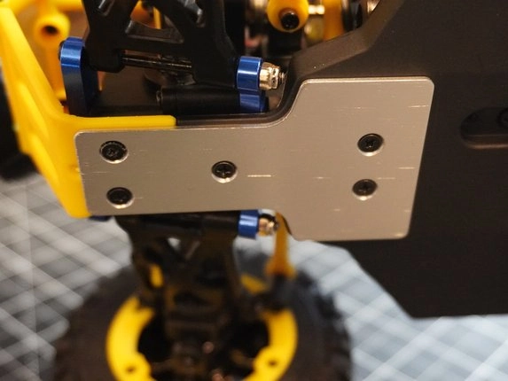 Detail kovovej ochrany podvozku RC auta Across Unlimited