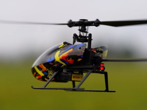 Detail rotora RC vrtuľníka RMT DragonFly 250 za letu