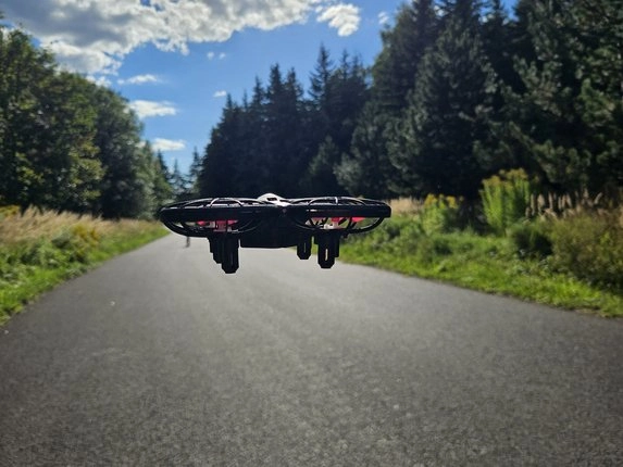 Dron RMT 700 na ceste