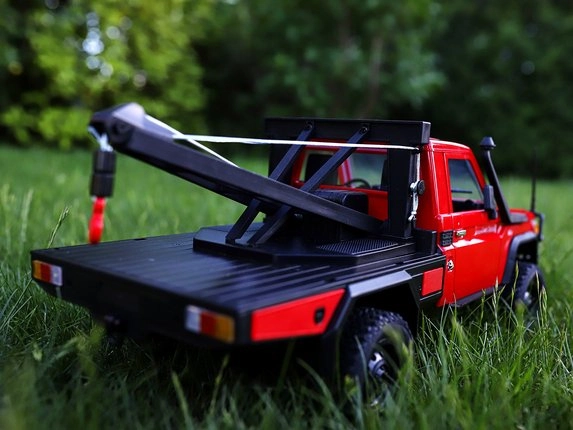 RC auto Toyota Land Cruiser pri odťahovaní