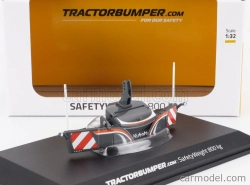 Universal hobbies Accessories Tractor Bumper Kubota - Safety Weight 800kg. 1:32 Black