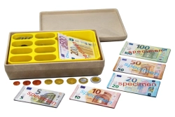 Pokladňa Wissner s eurobankovkami a mincami