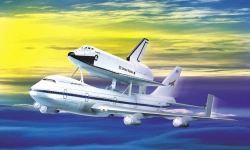 Academy raketoplán s letadlem Boeing 747 (1:288)