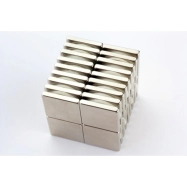 20704 Neodymový štvorcový magnet 10x10x3mm vypínacia sila 21,2N