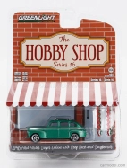 Greenlight Ford usa Fordor Super Deluxe With Surfboard 1946 1:64 Zelená