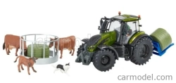 Britains Valtra T254 Tractor With Playset Fleming Bale Lifter 2019 1:32 Zelená