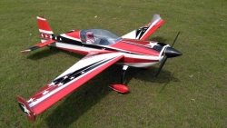 104" EXTRA 300 V2 – červená/čierna/biela 2,64 m