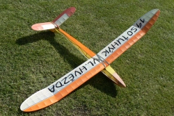 ŤUHÝK - historický klzák s rozpätím 1500 mm