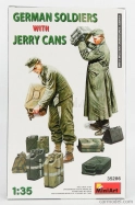 Miniart Figúrky Nemeckí vojaci s plechovkami od nápojov 1945 1:35 /