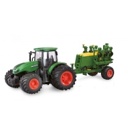 RC traktor se sečkou