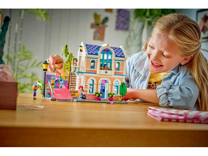 LEGO Friends - Liann a jej rodinný dom