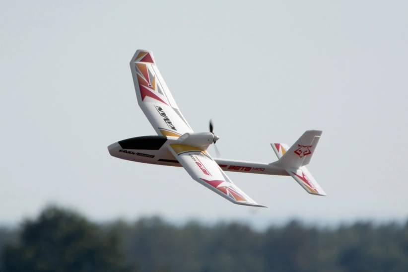 RC letadlo KAVAN Beta 1400 RTF , červená