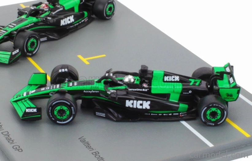 Spark-model Sauber Set F1 2x C44 Team Stake Kick N 77 Abu Dhabi GP 2024 Valtteri Bottas + N 24 Abu Dhabi GP 2024 Zhou Guanyu 1:64 Green Black