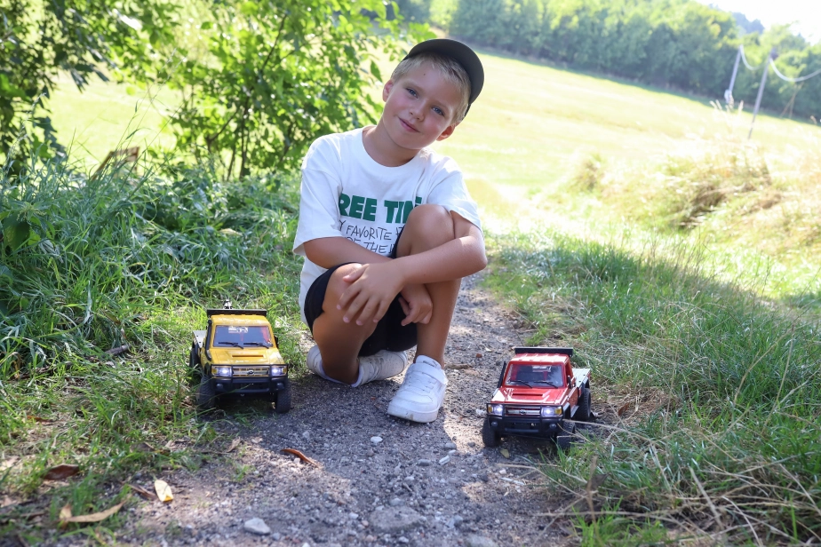 RC auto Land Cruiser Toyota s navijakom, červené | RCprofi.sk