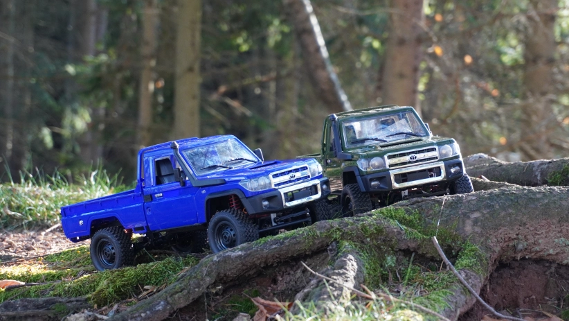 RC auto Land Cruiser Toyota PRO, modré + náhradná batéria