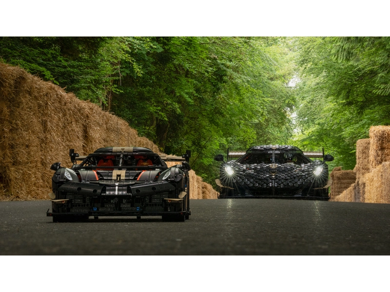 LEGO Technic – Megacar Koenigsegg Sadair's Spear