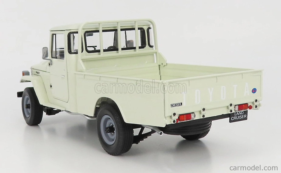 Kyosho Toyota Land Cruiser 40 4x4 Pick-up 1980 1:18 Biela