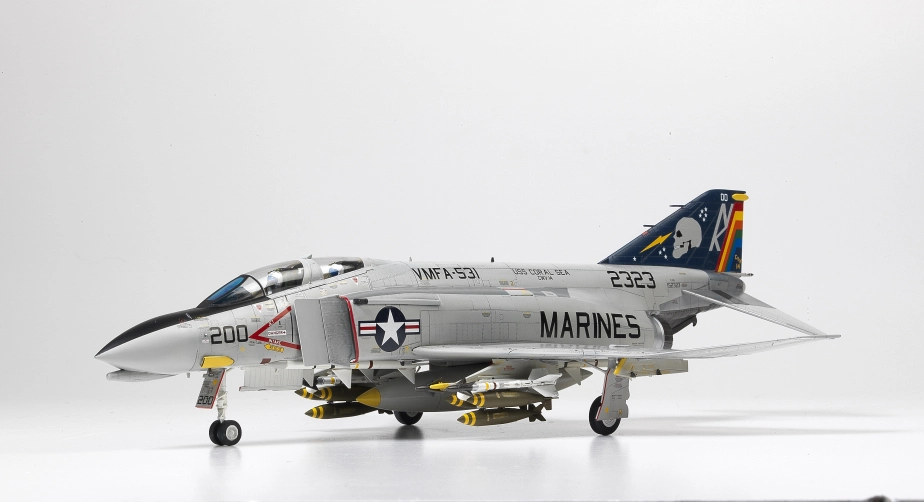 Academy McDonnell F-4B/N VMFA-531 USMC Gray Ghost (1:48)