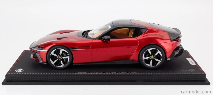 Bbr-models Ferrari 12cilindri V12 830cv Panoramic Roof 2024 - Con Vetrina - With Showcase 1:18 Rosso Fuoco - Červená S Černou
