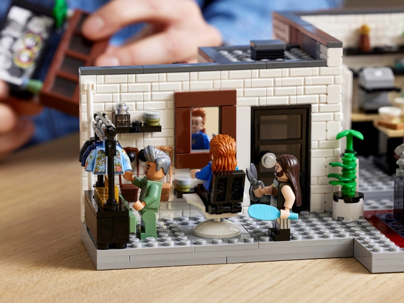 LEGO Ikony - Queer Team - Apartmán Ouzo Five