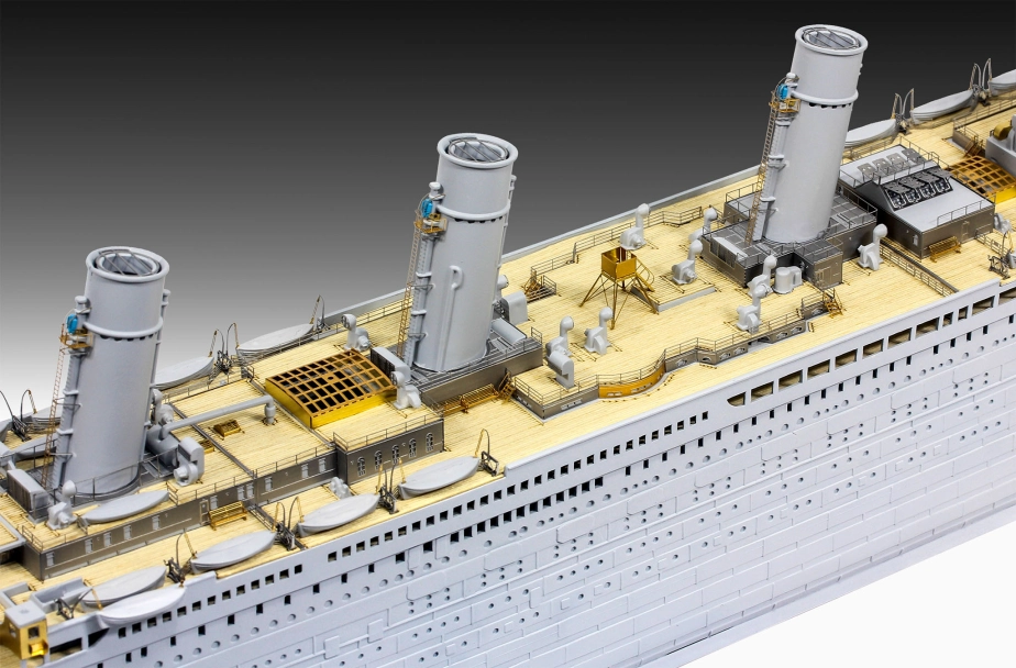 Plastic ModelKit loď 05243 - Titanic (Platinum Edition) (1:400)