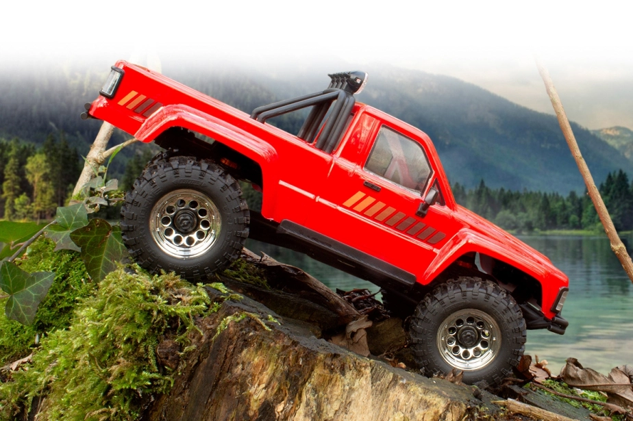 Venture18 Flux 1985 Toyota Hilux SR5 - červená