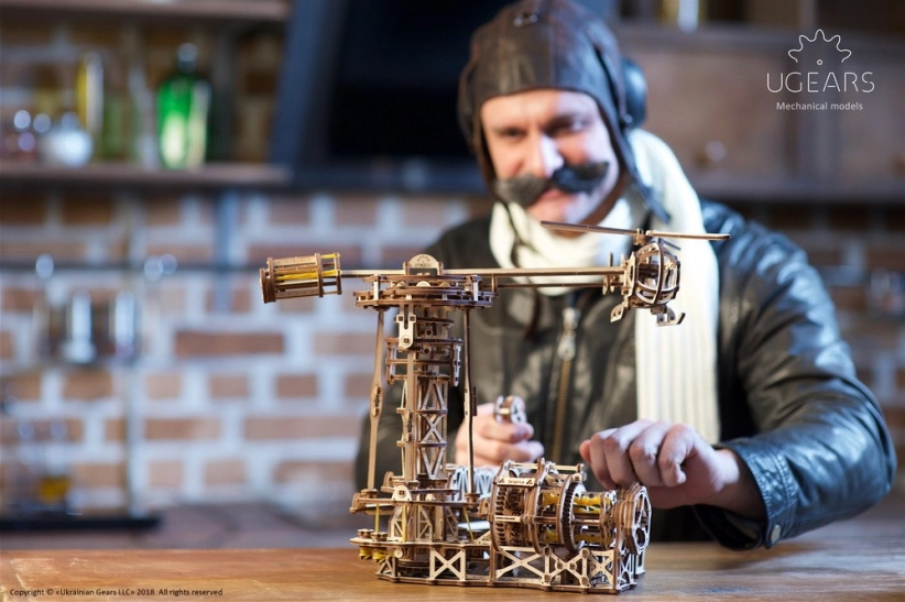 Ugears 3D drevené mechanické puzzle lietajúce stroje