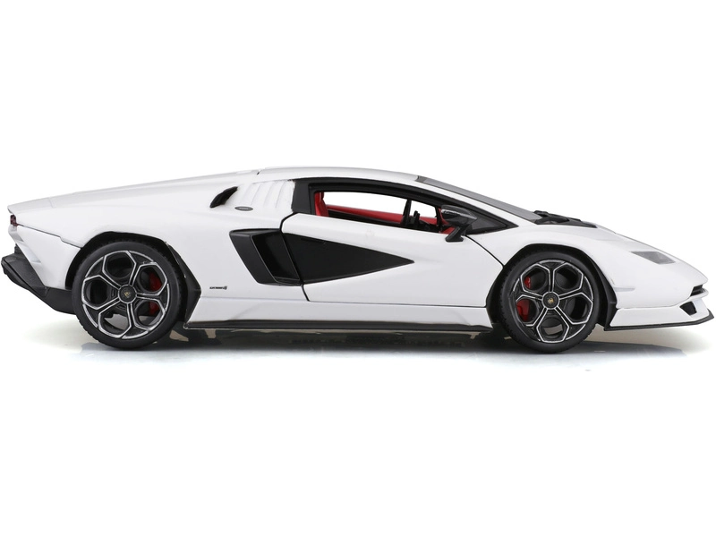 Bburago Lamborghini Countach LPI 800-4 1:24 biela