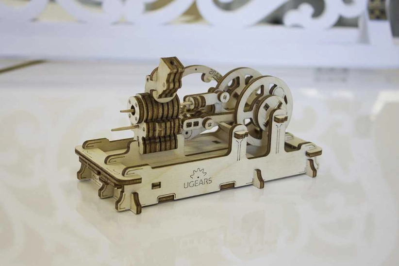 Ugears 3D drevené mechanické puzzle