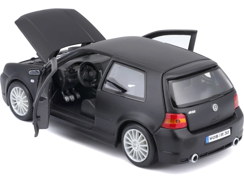 Maisto Volkswagen Golf R32 1:24 čierna matná