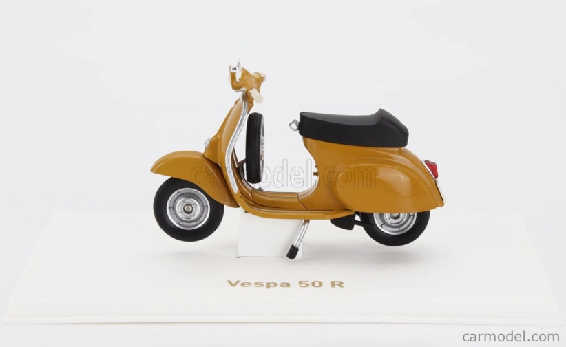 Norev Piaggio Vespa 50 R 1969 1:18 Positano Žlutá