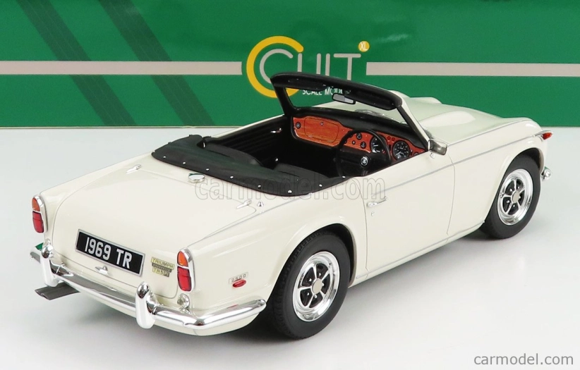 Modely v mierke Cult-scale Triumph Tr5 Spider 1967 1:18 Biela