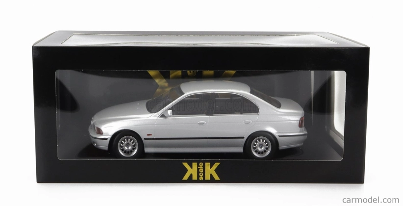 BMW radu 5 530d (e39) Sedan 1995 v mierke 1:18 strieborná