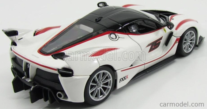 Bburago Ferrari FXX K 1:24 bílá
