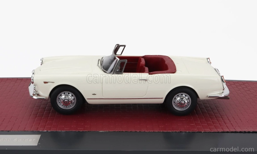 Matrix modely v mierke Alfa romeo 2600 Spider Cabriolet Open 1962 1:43 Biela