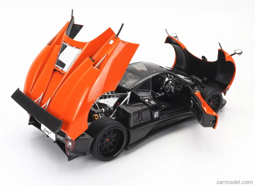 Takmer skutočný Pagani Zonda F 2005 1:18 Orange