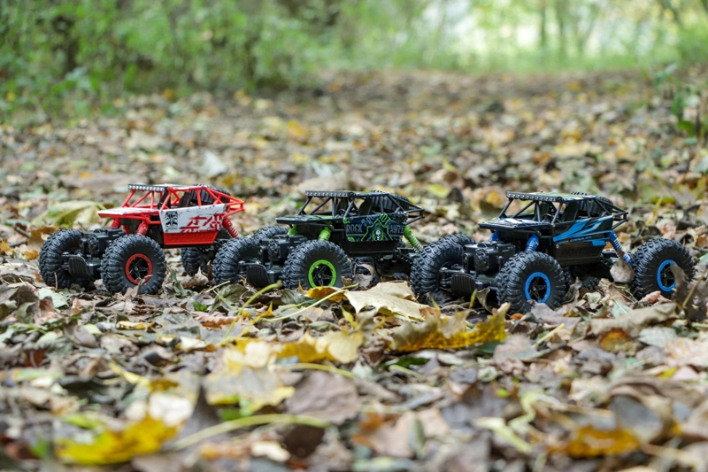 RC auto Conqueror 1:18, červená + náhradná batéria