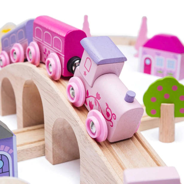 Bigjigs Rail Veľká drevená vláčiková dráha pre princezné - poškodený obal