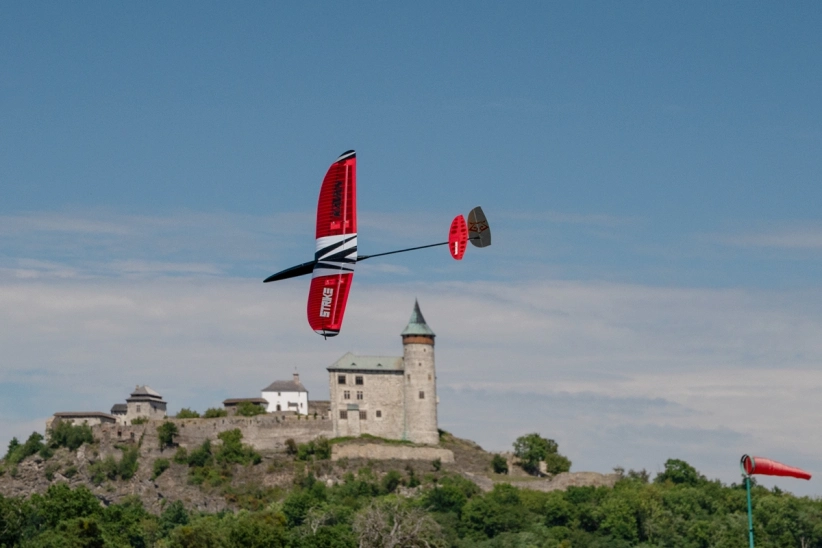 RC letadlo KAVAN Strike DLG 1498mm kit