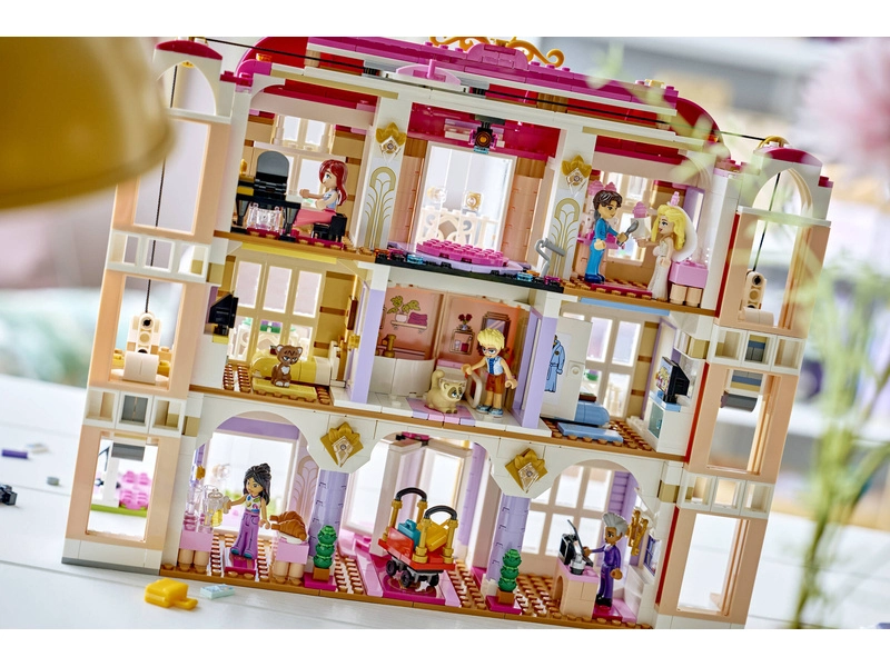 LEGO Friends - Grand Hotel v městečku Heartlake