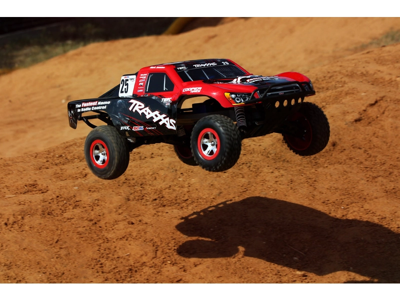 RC auto Traxxas Slash 1:10 RTR, Mark Jenkins