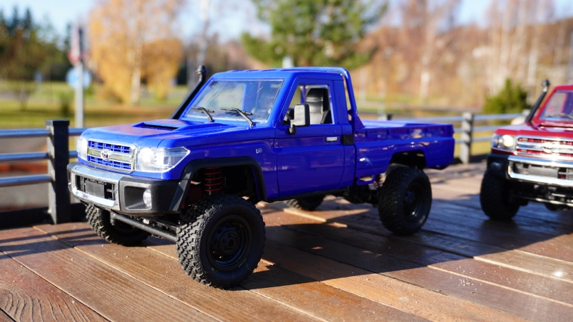 RC auto Land Cruiser Toyota PRO, modré + náhradná batéria