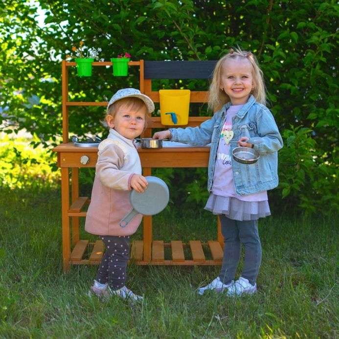 2Kids Toys Dřevěná zahradní kuchyňka s dřezem