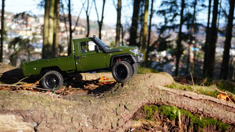 RC auto Land Cruiser Toyota, zelené + náhradná batéria