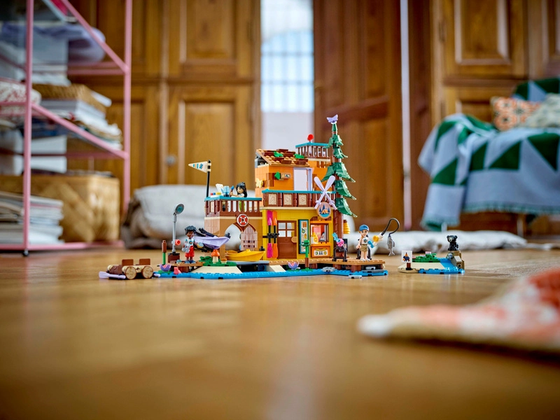 LEGO Friends - Dobrodružný tábor s vodnými športmi
