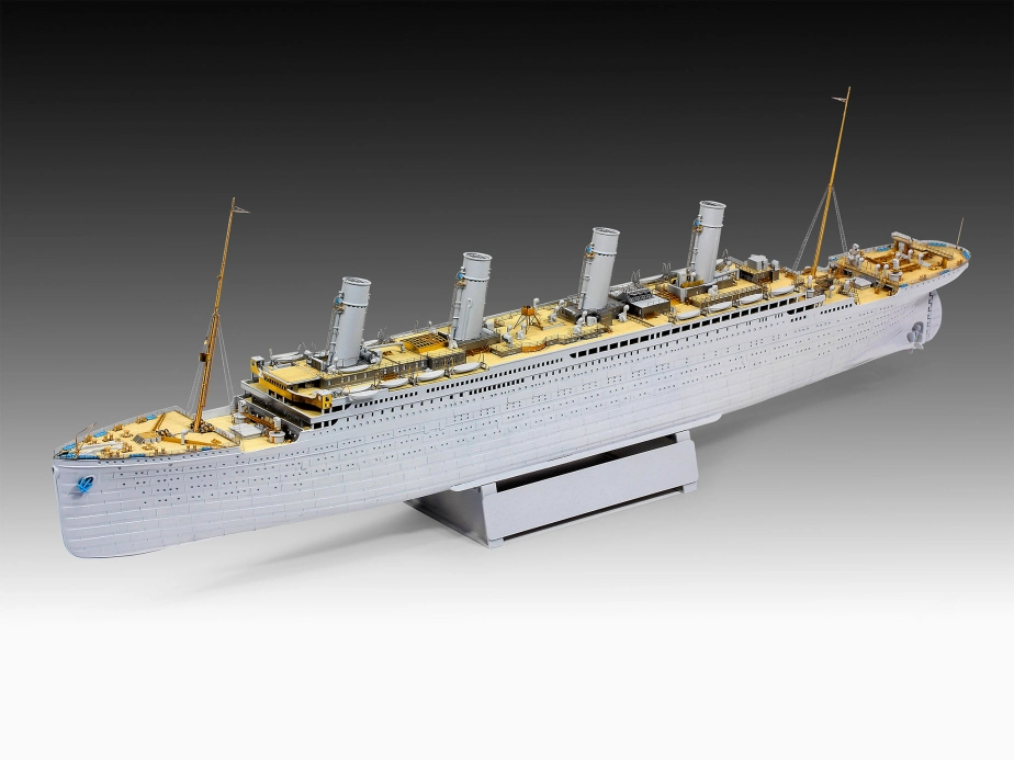 Plastic ModelKit loď 05243 - Titanic (Platinum Edition) (1:400)
