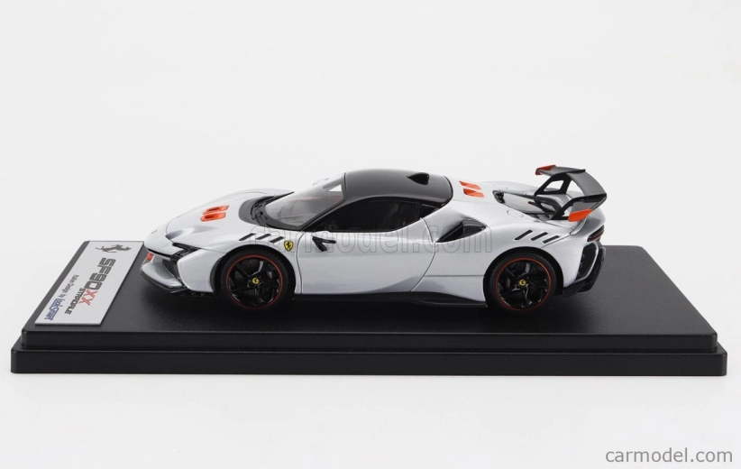 Looksmart Ferrari Sf90 Xx Stradale 2024 1:43 Bianco Artico - Biela oranžová čierna