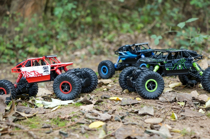 RC auto Conqueror 1:18, červená + náhradná batéria