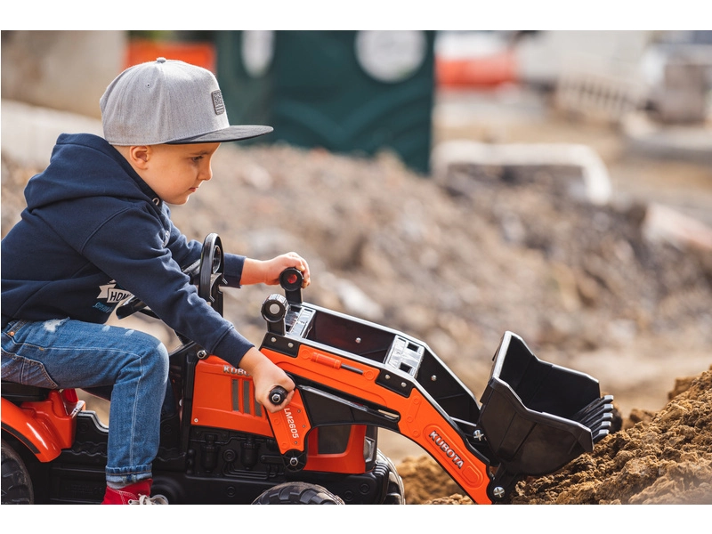 FALK – Šliapací traktor Kubota s nakladačom, rýpadlom a vlečkou