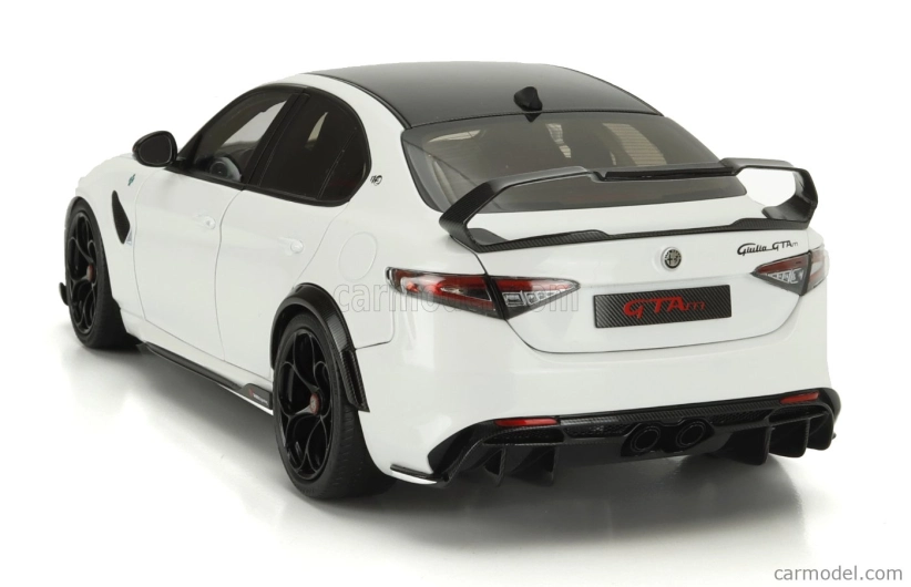 Motorhelix Alfa romeo Giulia Gtam With Engine And Accessories 2021 1:18 Bílá